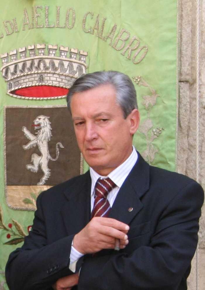 Il sindaco Gaspare Perri.